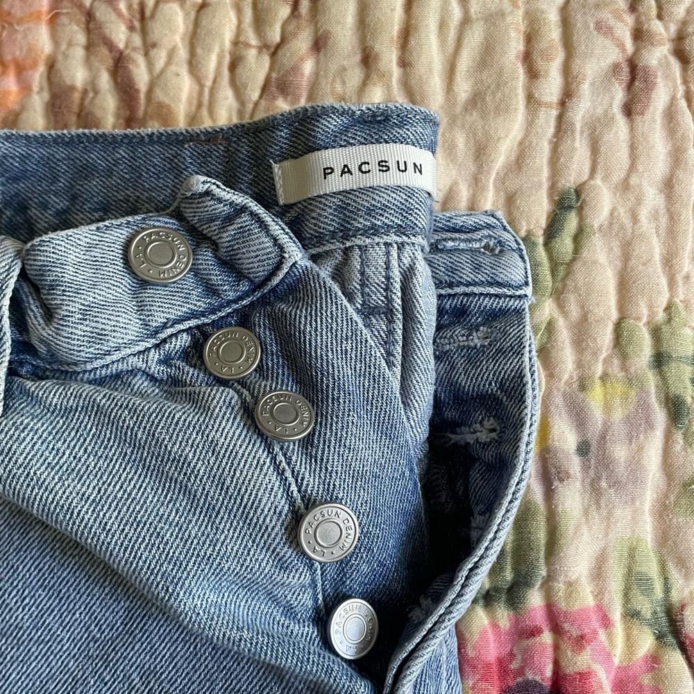 PacSun Distressed Denim Shorts - Picture 7 of 7